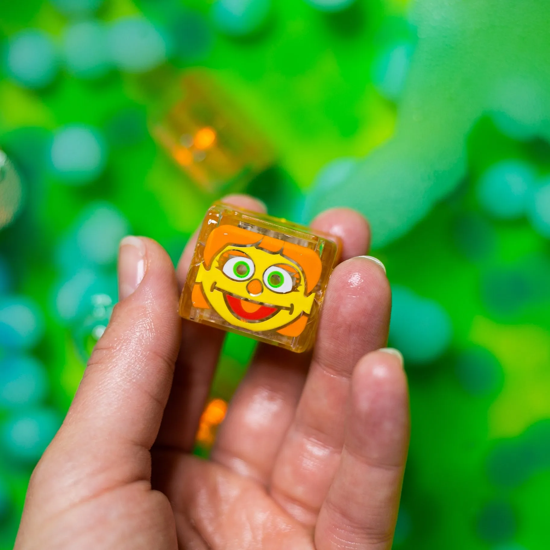 Julia - Glo Pals Sesame Street Light Up Cubes