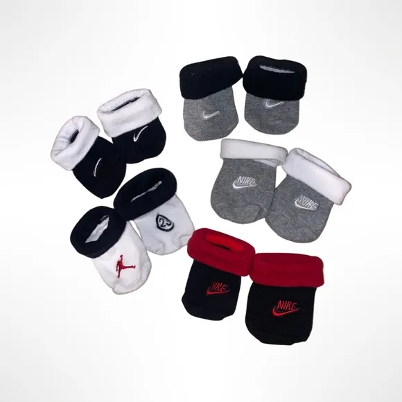Nike &amp; Jordan baby booties 💙 bundle of 5 pairs!
