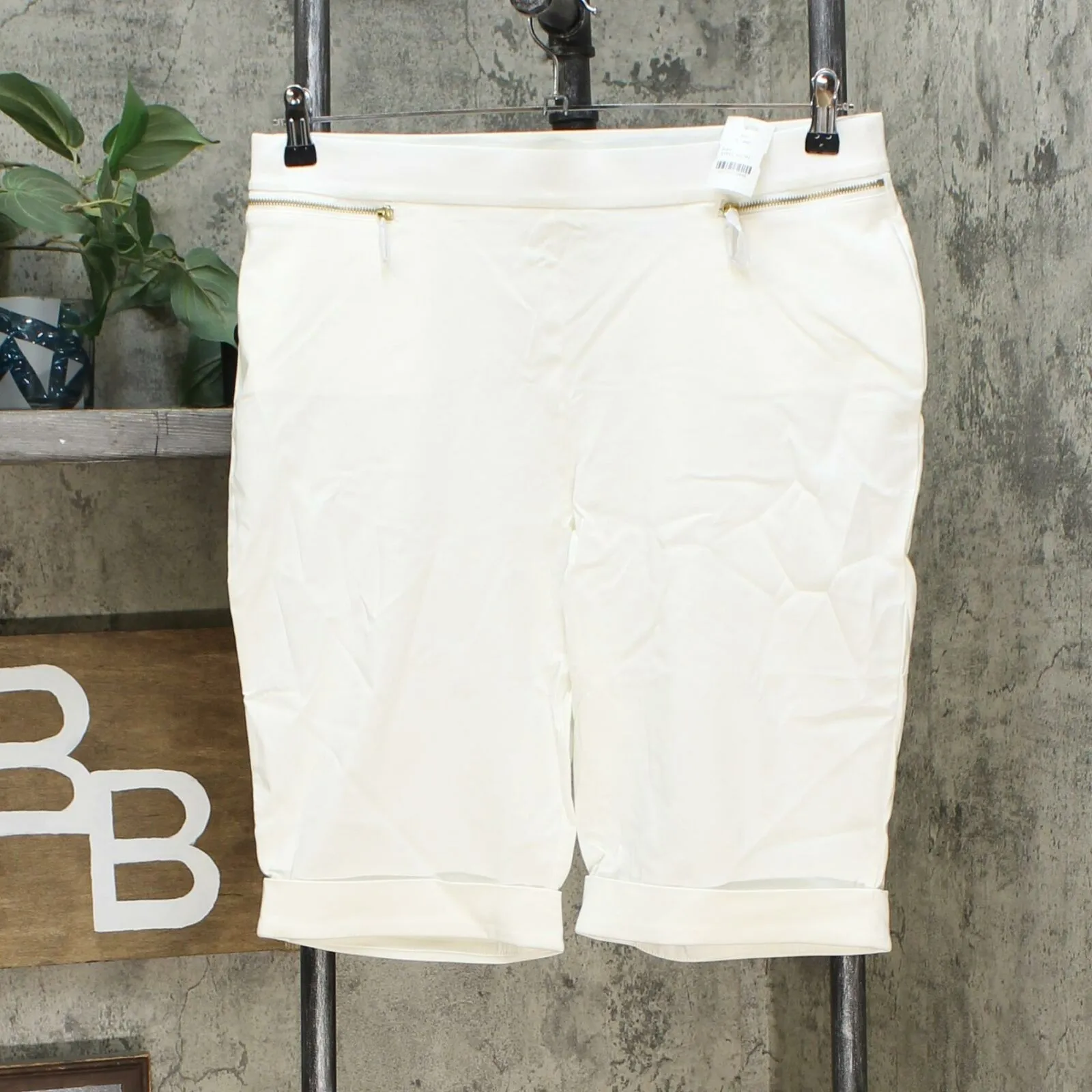 NWT Nina Leonard Womens Cuffed Pull-On Bermuda Short. 652791-REG X-Small