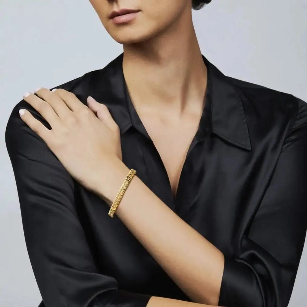 OBELISCO FLEXIBLE BANGLE WITH CENTER ROW OF DIAMONDS