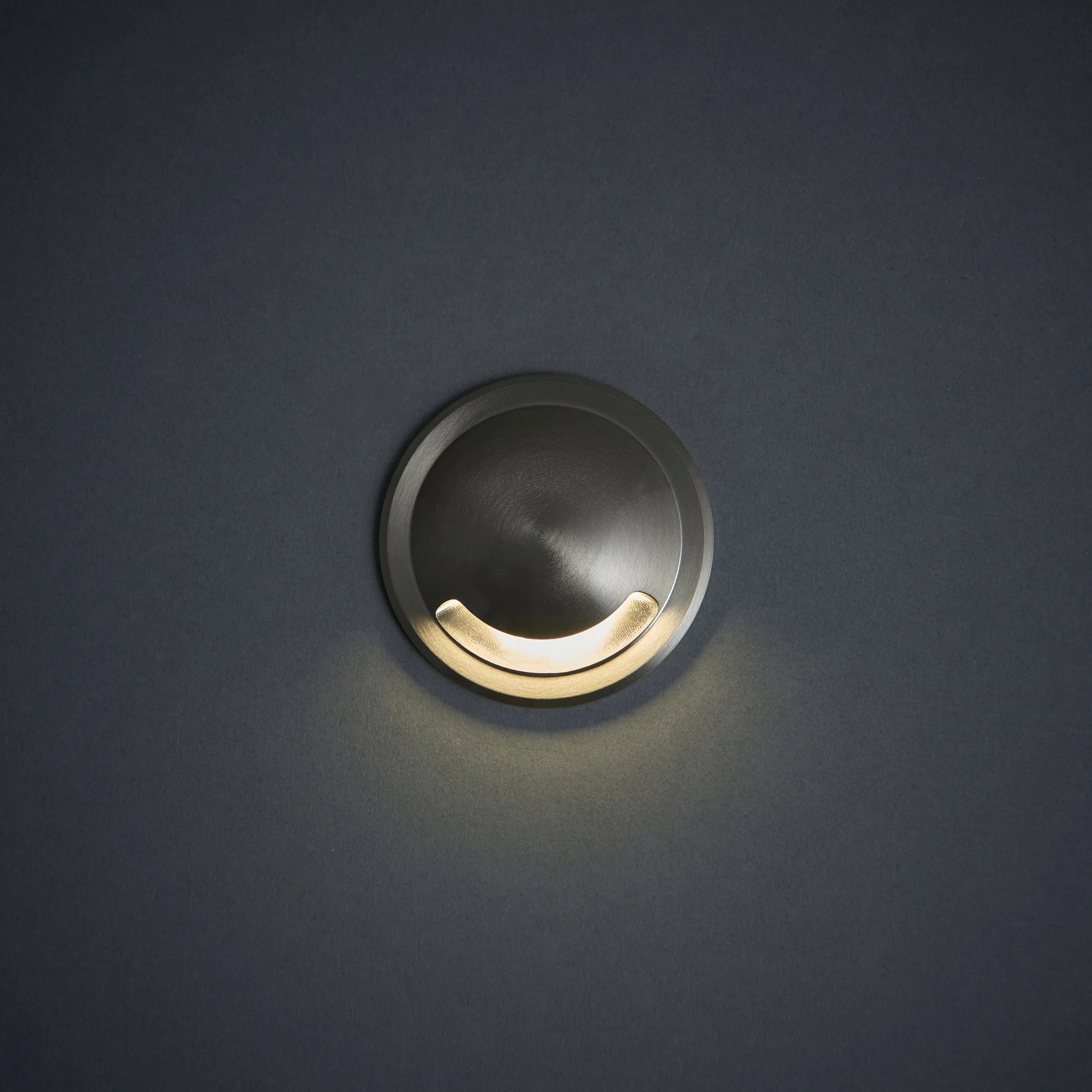 Saxby 91957 Hades bezel 1-way  Satin nickel effect plate