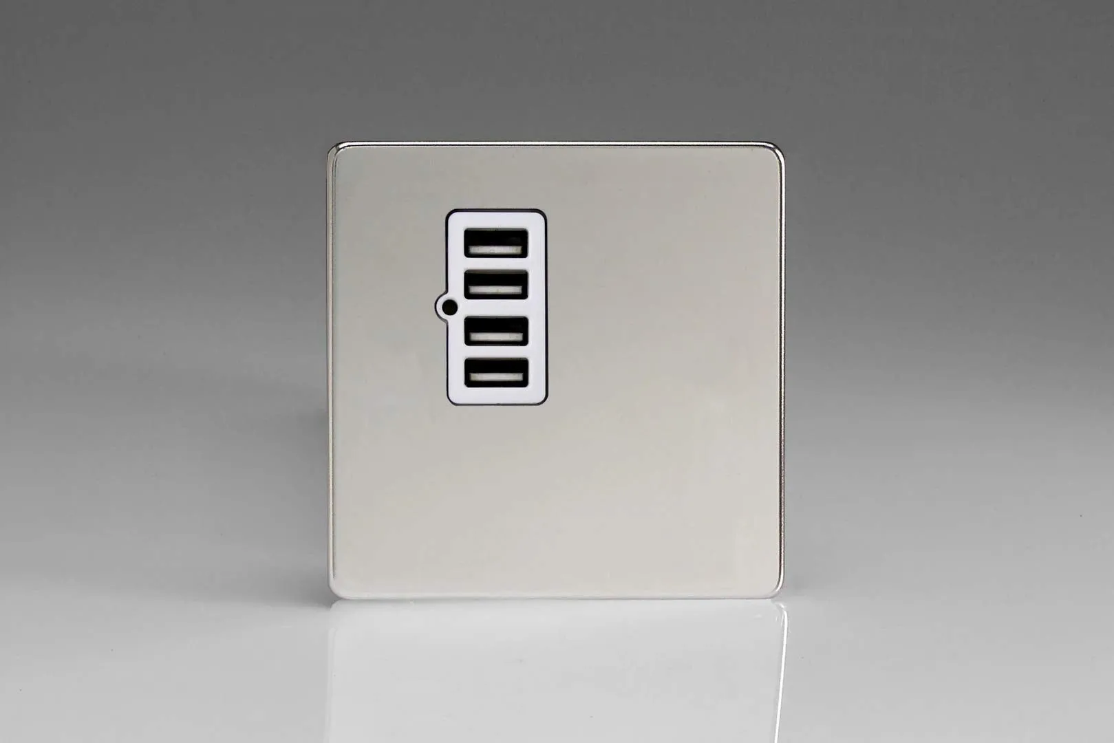 Varilight XDCU4WS Screwless Polished Chrome 4 Gang 5V DC 4800mA USB Charging Port (Single Plate)